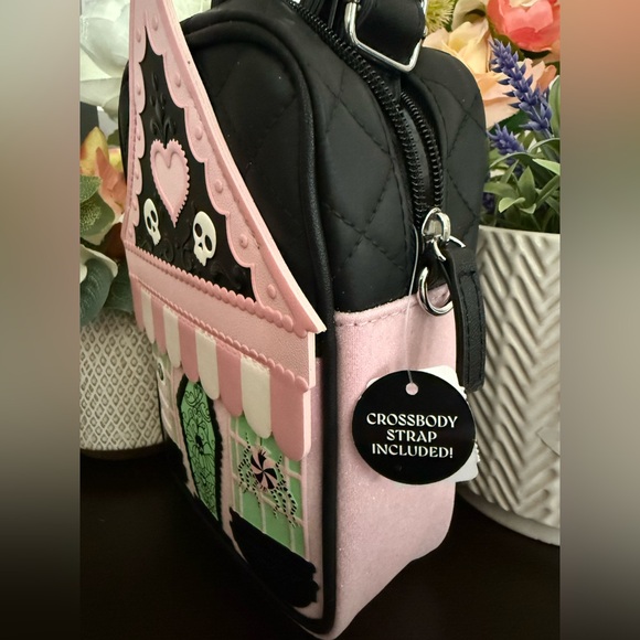 🆕🕸️ BATH & BODY WORKS LIMITED EDITION HALLOWEEN GLOW-IN-THE-DARK CROSSBODY BAG. - Picture 3 of 16